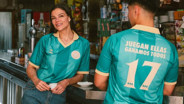 Teika lanza una camiseta de fútbol diseñada por GAMBEA cuyos beneficios irán destinados a seguir dando visibilidad al deporte femenino  