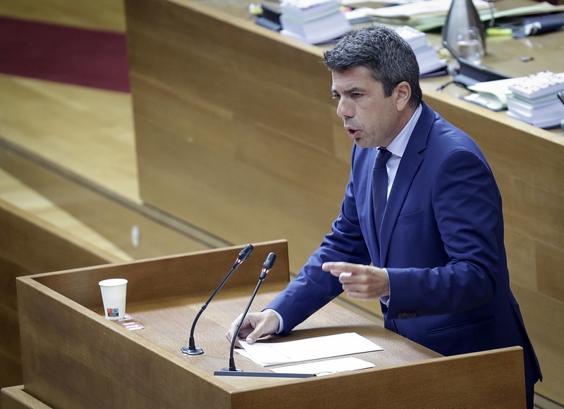 El president de la Generalitat, Carlos Mazón, este jueves en Les Corts.