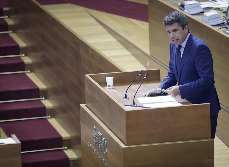 El president de la Generalitat, Carlos Mazón, este jueves en Les Corts.