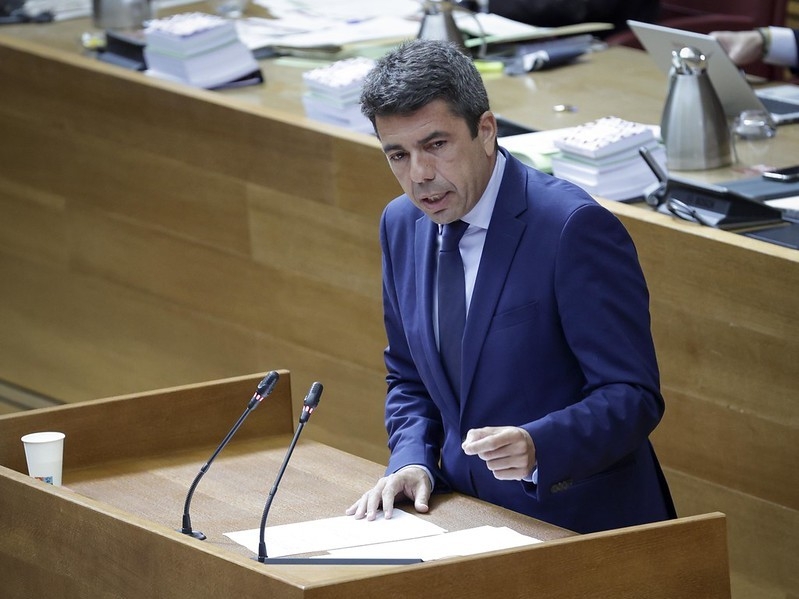 El president de la Generalitat, Carlos Mazón, este jueves en Les Corts.