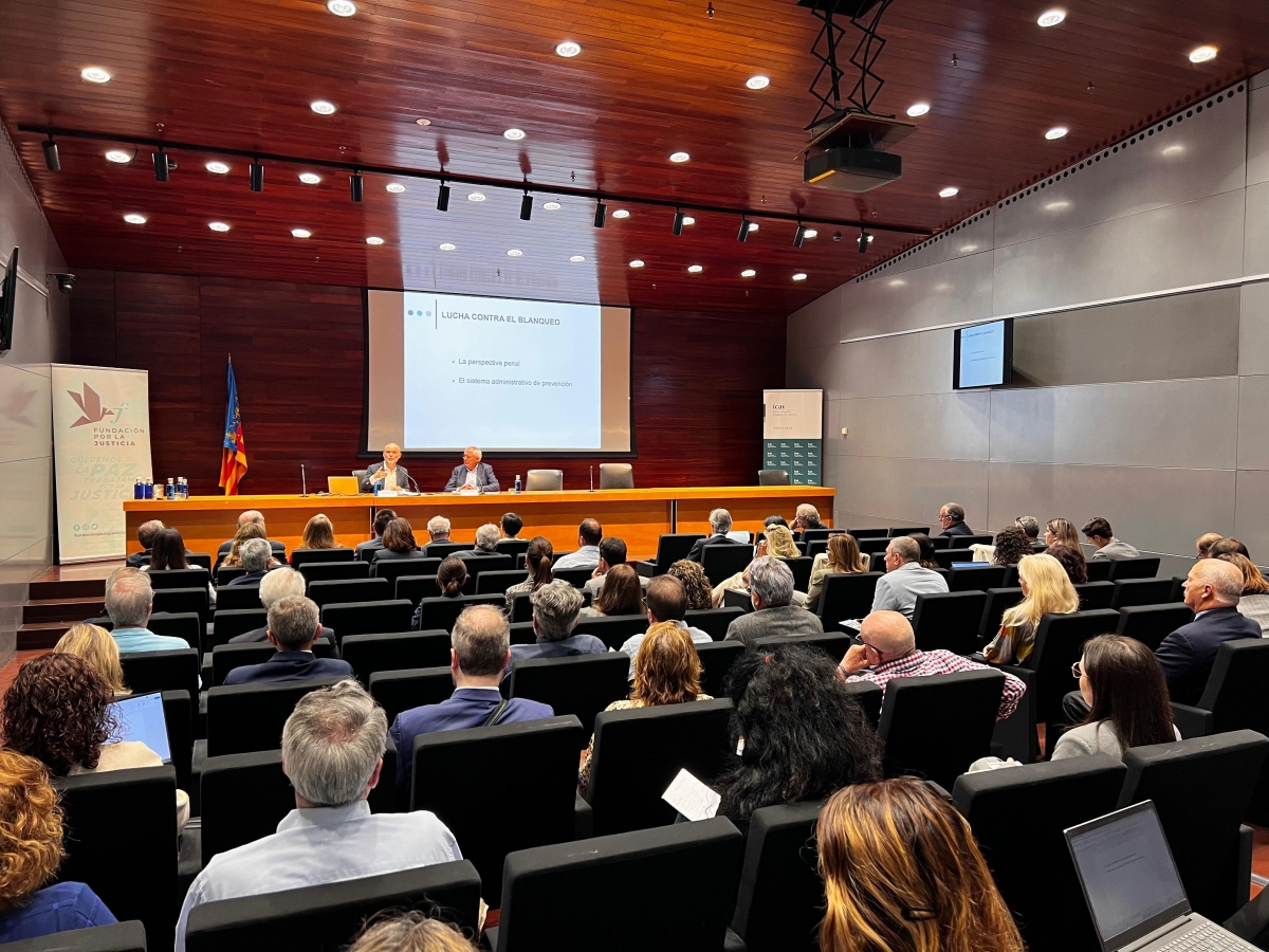 Primera mesa con Juan Manuel Vega - Foto: ICAV Primera mesa con Juan Manuel Vega