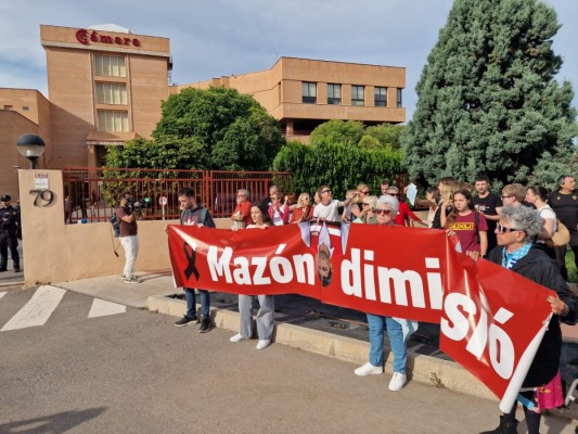 Mazón y el juego del ratón y el gato: vuelve a Castelló tras Magdalena pero logra esquivar una nueva protesta