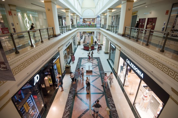 Los centros y parques comerciales valencianos superan los 3.200 comercios y 104.000 empleados