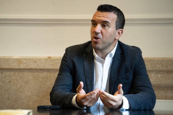 Mompó, sobre los movimientos de Camps en el PP: 