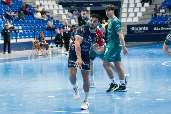 El Horneo Eón Alicante disputa una final ante el Burgos con el premio del ascenso