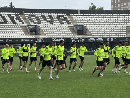 El Efesé recibe al Tenerife en un duelo entre equipos descendidos a Primera RFEF