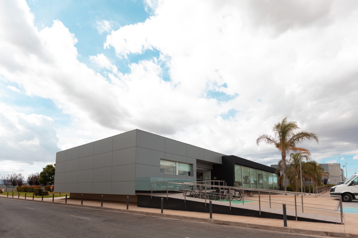 Instalaciones de la planta de tratamiento de residuos de la Emtre en Manises.