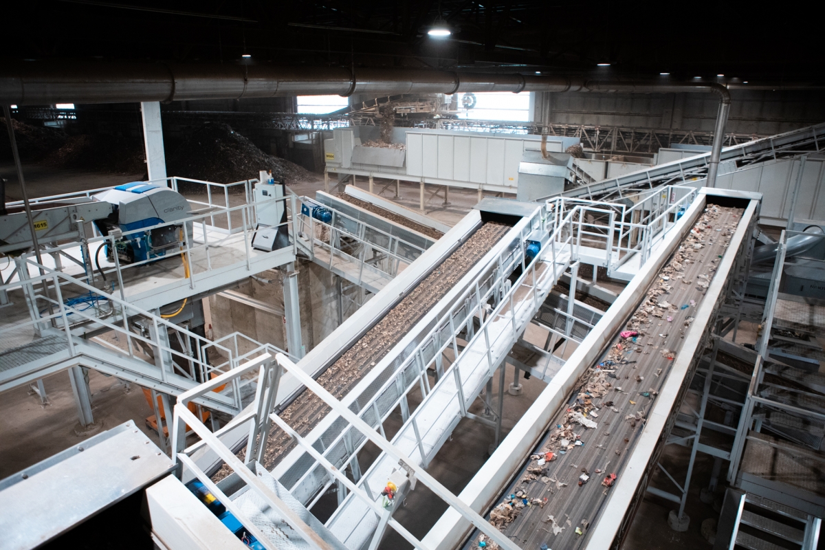 Instalaciones de la planta de tratamiento de residuos de la Emtre en Manises.