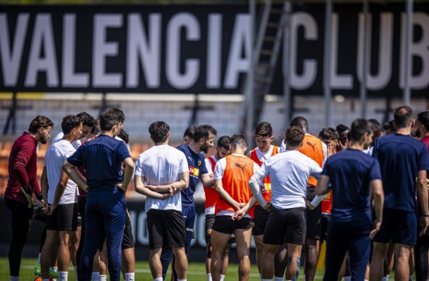 Foulquier vuelve a entrenar tras su virus y Almeida sigue al margen en el Valencia