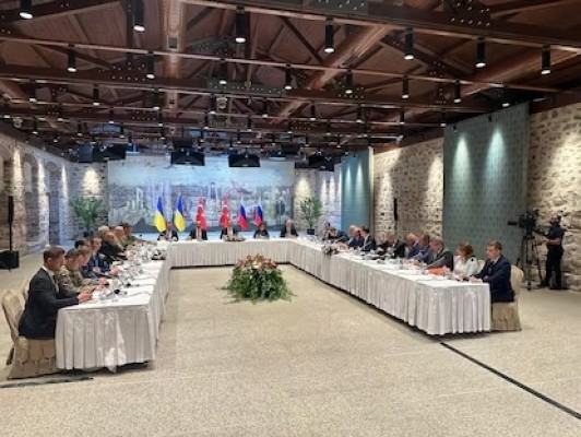 Rusia y Ucrania terminan en Estambul su primera negociación directa en tres años