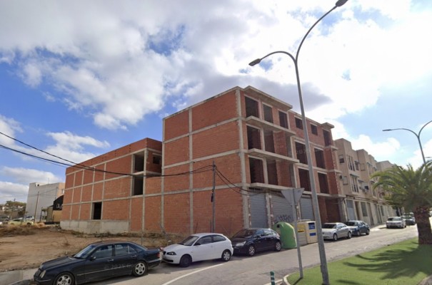 Aspe compra un edificio cuya construcción se paró hace 15 años para vivienda social por medio millón