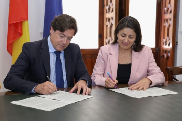La Generalitat y la Fundación ValgrAI impulsarán la capacitación digital en municipios de menos de 20.000 habitantes