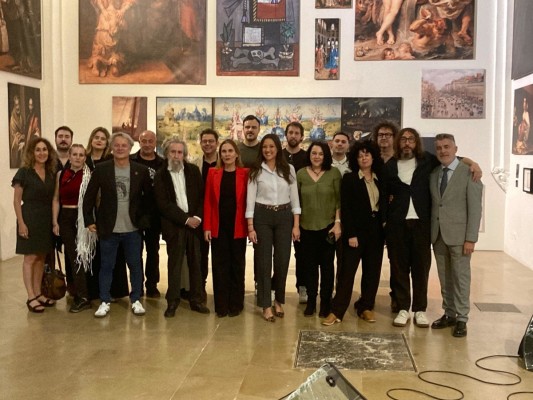 El arte contemporáneo visto desde dentro: 17 artistas dialogan en la Sala Verónicas de Murcia con lo que hay detrás de sus obras