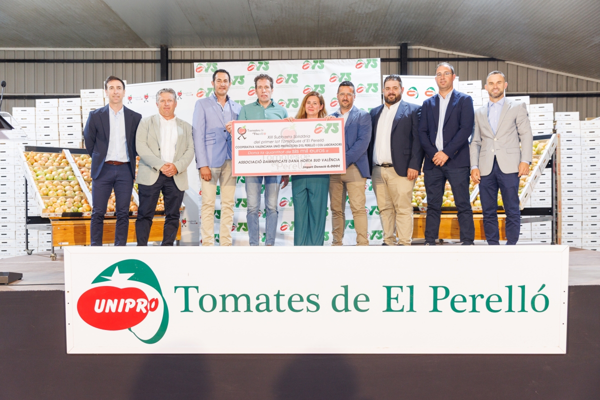 Éxito de participación y compromiso en la XIII Subasta Solidaria del Tomate del Perelló