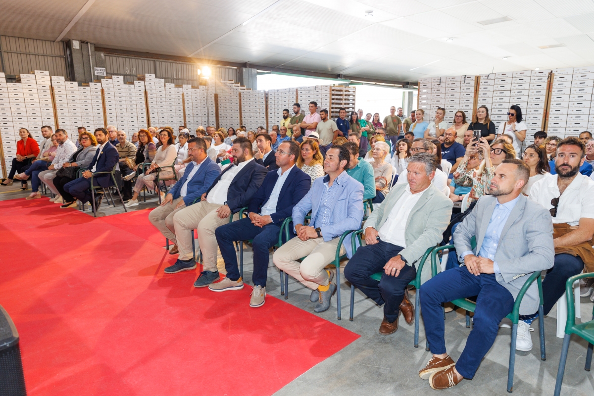 XIII Subasta Solidaria del Tomate del Perelló. - Foto: UNIPRO XIII Subasta Solidaria del Tomate del Perelló.