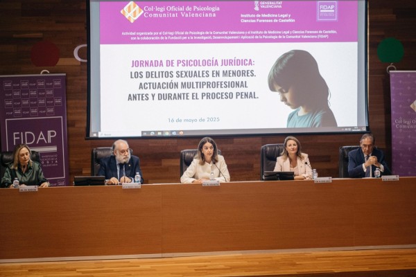 Martínez reivindica la atención multiprofesional 