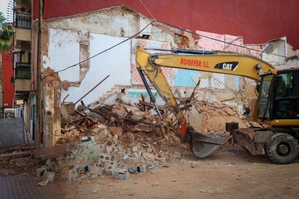 Torrent demolerá un edificio abandonado en el centro y reurbanizará el solar contiguo