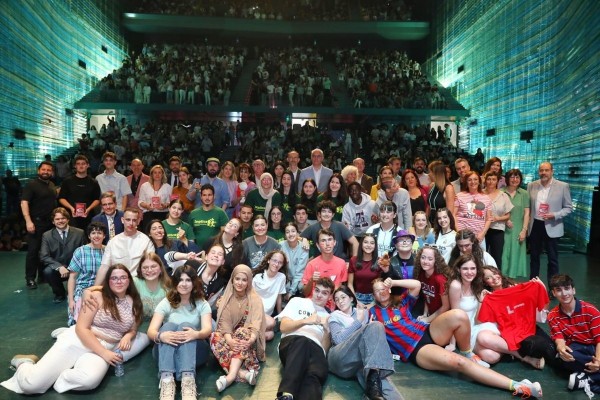 Juventud , colorido y creatividad en la entrega de los Premios Mandarache y Hache de Cartagena a Isaac Sánchez y Beatriz Berrocal
