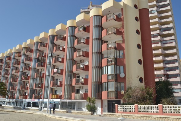 Calp elaborará un plan de vivienda: el sector turístico no encuentra trabajadores por falta de pisos asequibles 