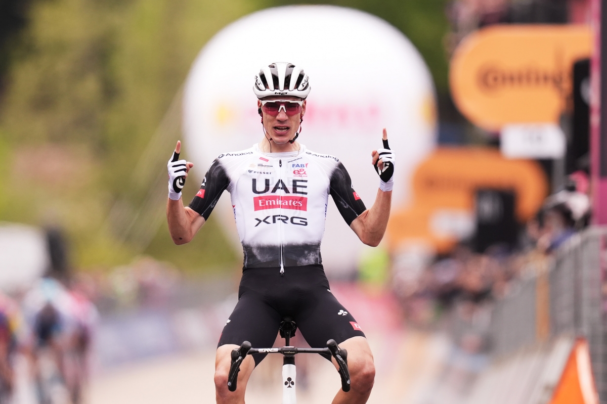 Colosal estreno de Ayuso en el primer test de montaña; Roglic, maglia rosa