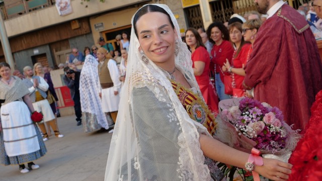 Prop de 70 col·lectius participen en l'ofrena amb tapís floral a Sant Pasqual