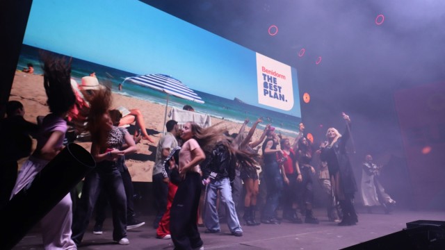 Más de 2.000 personas se dan cita en el auditorio Julio Iglesias en la primera noche del Euroclub 