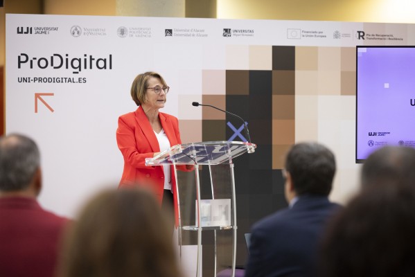 Les universitats públiques valencianes presenten un projecte per a millorar competències digitals
