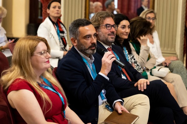 Expertos debaten en Castelló sobre los retos educativos que afrontan los maestros y las familias