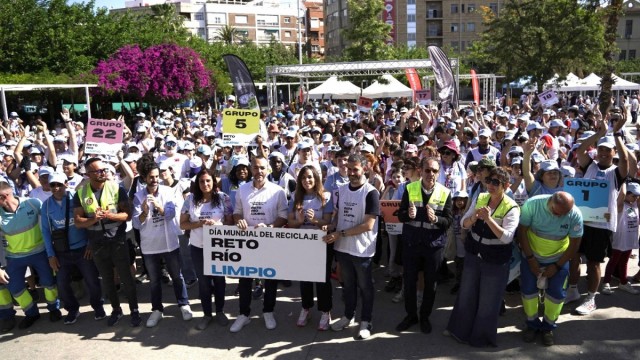 El 'Reto Río Limpio' registra un récord histórico en Murcia, con la  participación de 1.600 personas que retiraron 3.200 kilos de residuos del Segura