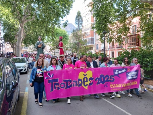 La Trobada de la Costera defiende la escuela en valenciano ante 