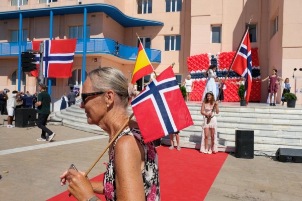 La mayor colonia de noruegos celebra en L'Alfàs el día nacional de Noruega