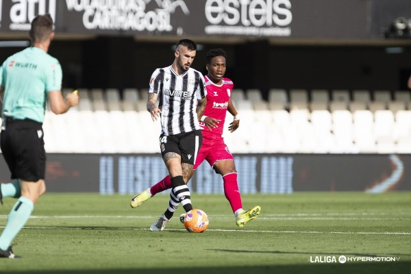 El Efesé gana frente a diez con gol de Álex Millán en un duelo de descendidos