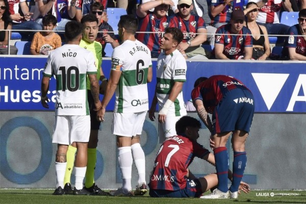 Cedidos Valencia CF: La polémica expulsión de Valera mete en un lío al Elche CF