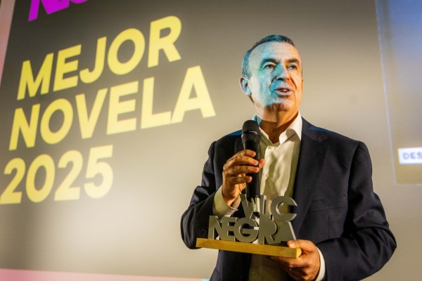 VLC Negra galardona 'Las fuerzas contrarias' de Lorenzo Silva como la mejor novela de 2025