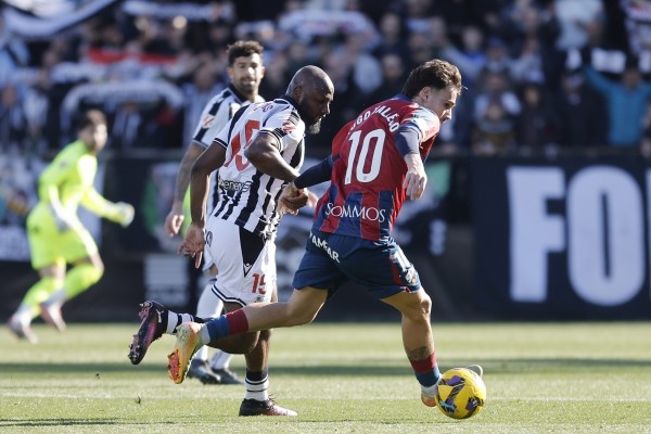 El Castellón ya mira hacia la próxima temporada en Segunda: rescinde el contrato de Jetro Willems