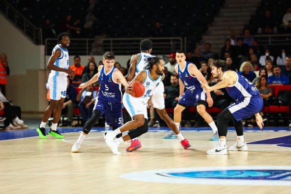 Valencia Basket pasa por encima de Turk Telekom para lograr la séptima victoria consecutiva 