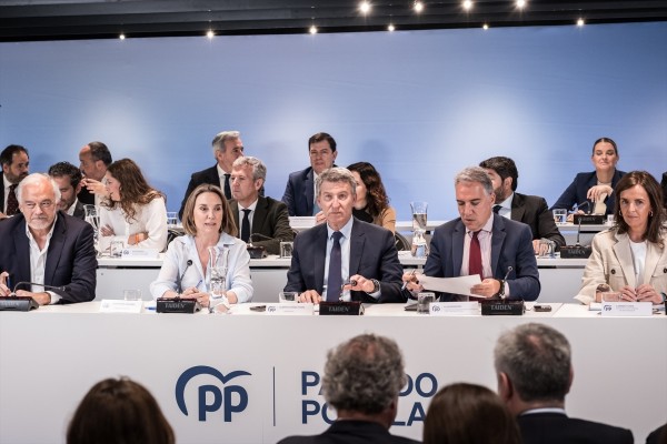 Feijóo promete un Congreso del PP con discusión ideológica y sin 
