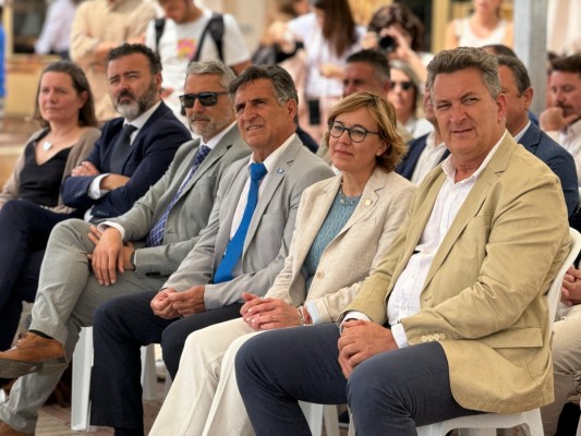La Generalitat y Xàbia trabajan para recuperar la bandera azul de la playa del Arenal