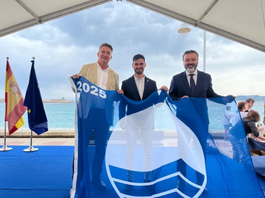 Castelló renueva las Banderas Azules para las playas del Pinar y Gurugú: apuesta por el turismo sostenible
