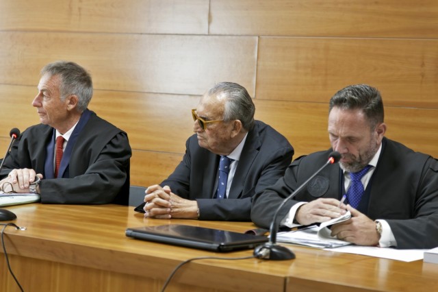 Carlos Fabra sobre cómo ve el futuro del PP, si con Camps o Mazón: 