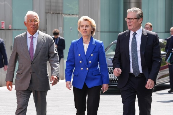 Von der Leyen y Starmer anuncian el inicio de una nueva era en la relación UE-Reino Unido