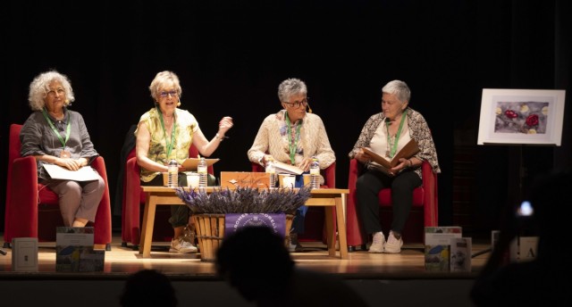 El Festival Literari de Morella ompli el Teatre Municipal per escoltar a escriptors i periodistes 