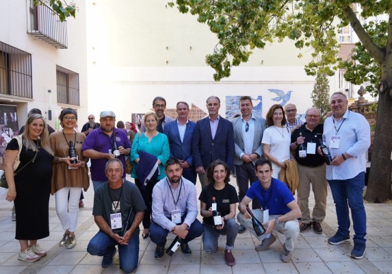 La Diputación reúne a bodegas y expertos para impulsar la promoción de los vinos con ADN castellonense