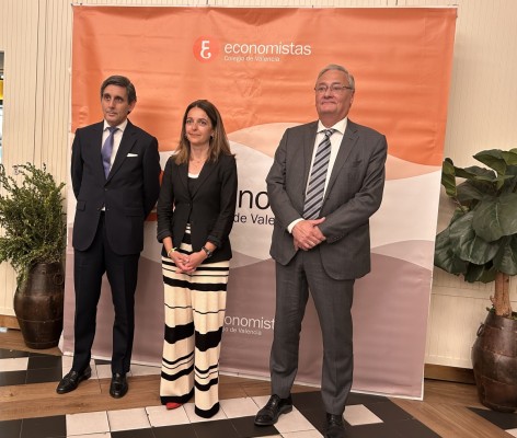 El COEV reconoce a Álvarez-Pallete como 'Directivo del Año 2024' por el trabajo al frente de Telefónica