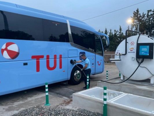 TUI prueba en Benidorm su primer trayecto con combustible renovable HVO
