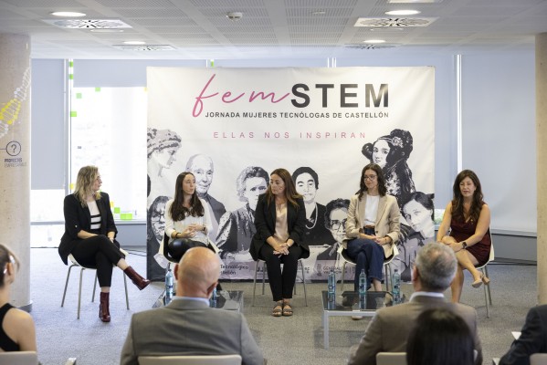 Espaitec reivindica el papel de mujeres con formación tecnológica en una jornada