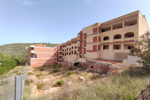 Citan a declarar a técnicos de Peñíscola y al arquitecto que firmó el visado en el edificio derrumbado