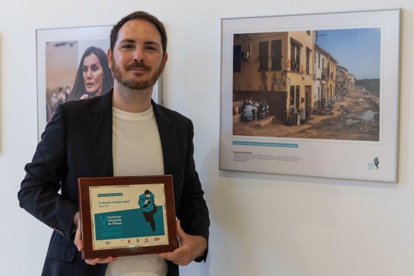 El Premio Nacional de Fotoperiodismo Carlos Gallego entrega sus distinciones a Germán Caballero y José Manuel Villalgordo
