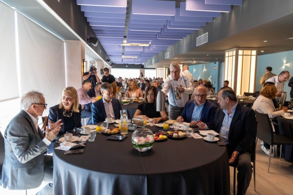 Desayuno empresarial del PSPV de Alicante