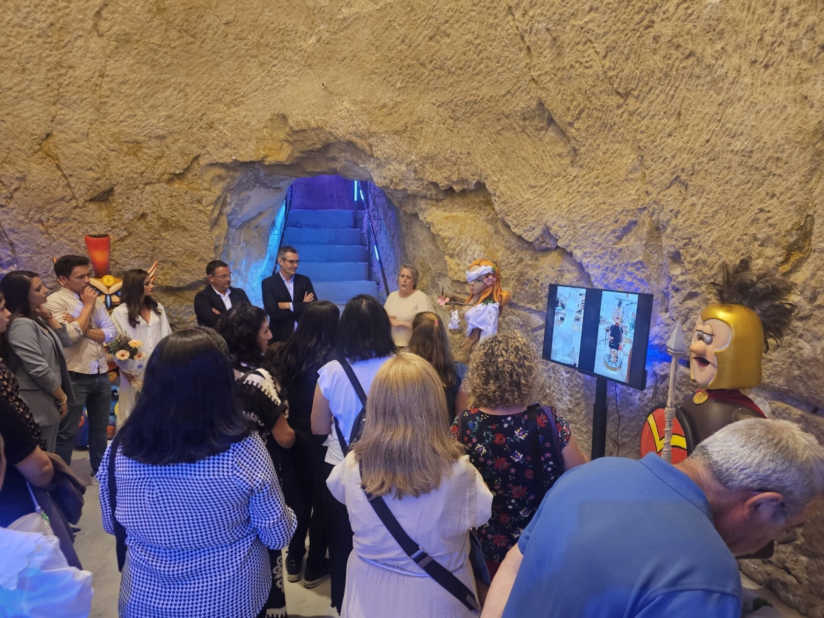 El Museo de Aguas de Alicante acoge la exposición 'Akra Leuka' con 'ninots' de cultura clásica